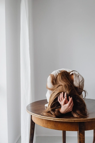 5 Signs Symptoms of Separation Anxiety in Adults