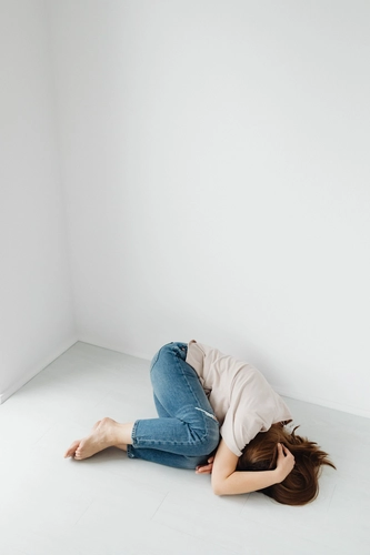5 Signs Symptoms of Separation Anxiety in Adults