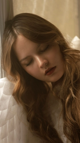 Emotional Attachment in Relationships: How to Avoid It