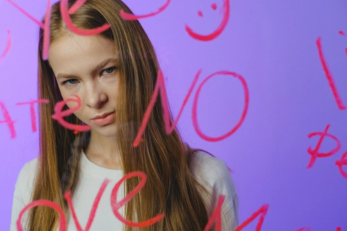 How Not to Be a People Pleaser: The 3-Second Pause That Saved My Relationships
