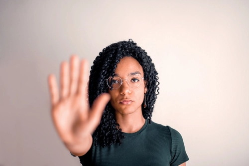 How Not to Be a People Pleaser: The 3-Second Pause That Saved My Relationships
