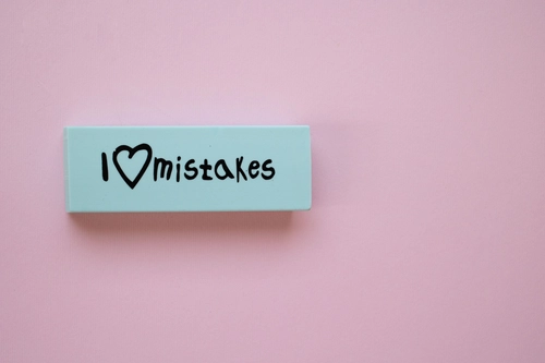 How to Let Go of Past Mistakes Without Forgetting the Lesson