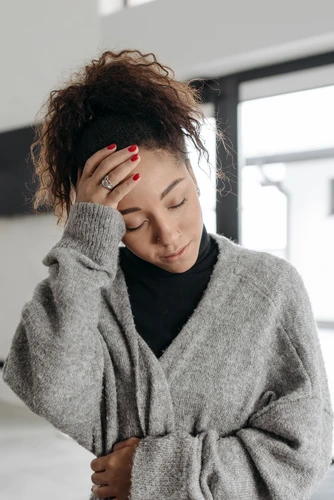 How to Stop Overthinking in a Relationship and Just Feel