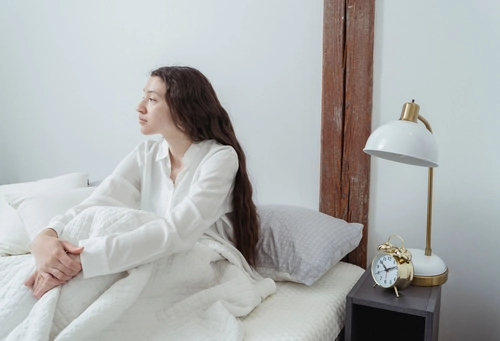 Why Do I Wake Up With Anxiety Every Morning? 5 Ways to Calm Down