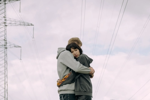 Emotional Attachment Trauma Signs: 10 Ways You're Stuck in a Toxic Bond