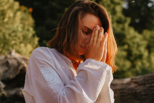 Small Daily Emotional Healing Practices That Actually Work
