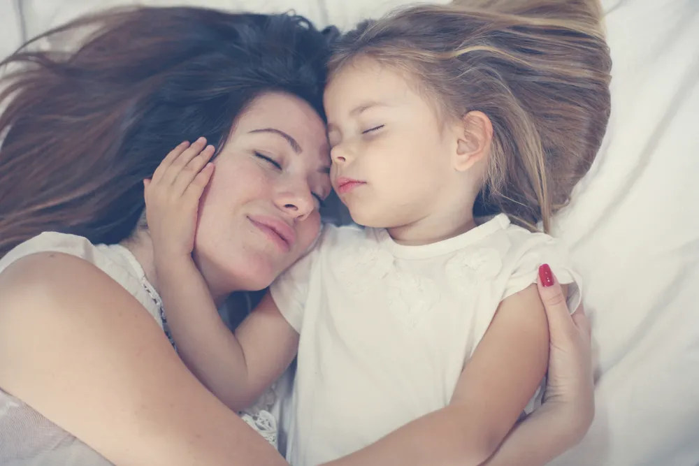 Toddler Attached to Mom at Night – Why It Happens and How to Handle It