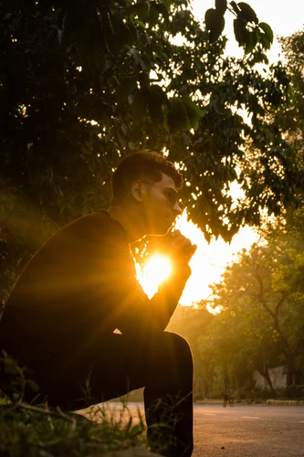 How to Detect Discomfort in Conversation (5 Subtle Signs)