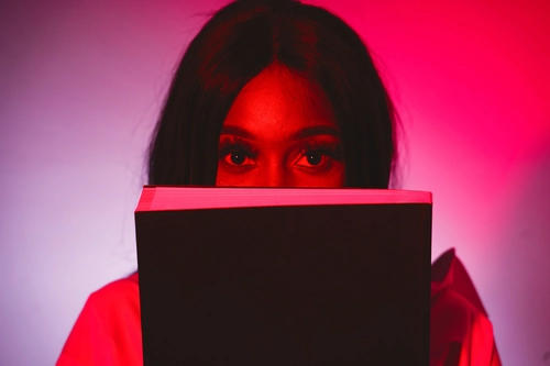 How to Read People in 3 Seconds 4 Body Language Clues That Reveal What They're Really Thinking