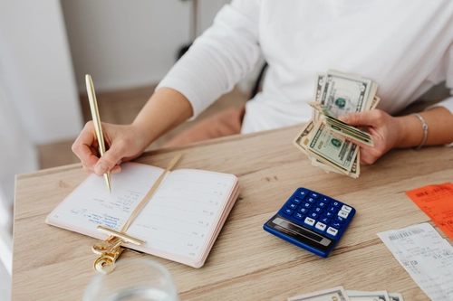 How to Stop Living Paycheck to Paycheck Even With High Income