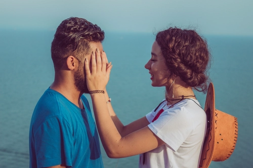 How to Understand Silence in Conversation and Feel at Ease