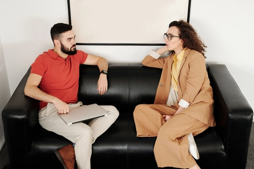 How to Understand Silence in Conversation and Feel at Ease