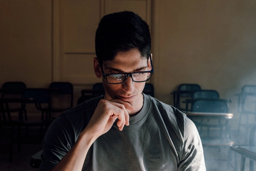 Signs of Controlling Boyfriend Behavior I Wish I Spotted Sooner