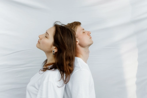 Signs of Trustworthy People 11 Quiet Clues I Now Notice First