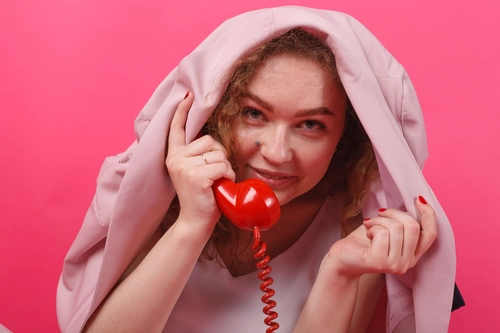 Why Too Much Texting Early On Can Mask True Intentions