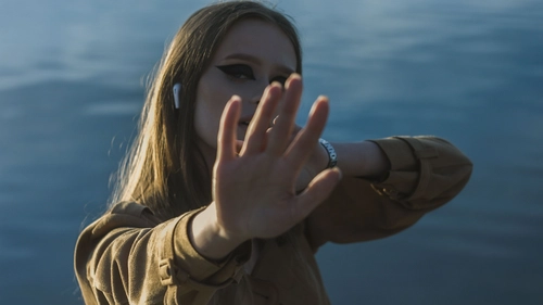 How to Deal With Manipulative People Without Losing Yourself