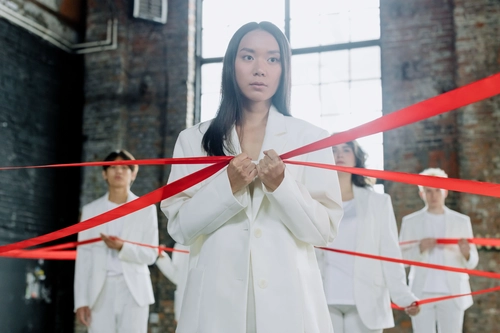 How to Handle Controlling People Without Losing Yourself