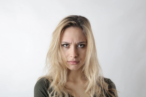 How to Read Hesitation in People: Signs You Miss
