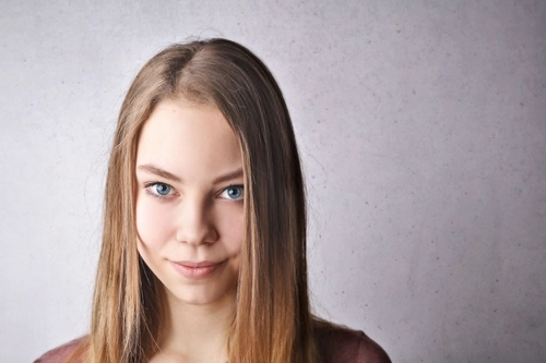 How to Read Hesitation in People: Signs You Miss