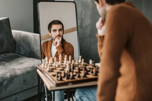 How Self Deception Psychology Quietly Runs Your Daily Life