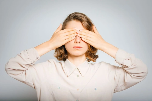 Eyebrow Movement Meaning: What Your Brows Reveal About You
