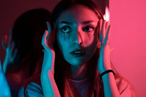 5 Signs Someone Is Secretly Intimidated by You (Even If They Act Like They're Not)