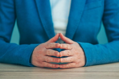 How to Use Body Language to Read People: The Quiet Power of Nonverbal Cues