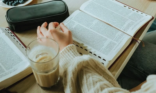 Bible Reading for Mental Peace: 7 Ways to Calm a Racing Mind