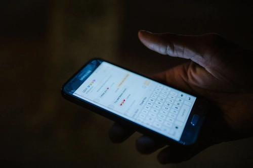 How to Text Like a Man, Not a Boy 5 Rules That Make You Stand Out