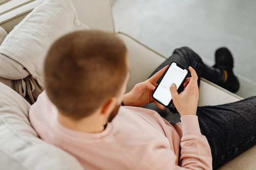 How to Text Like a Man, Not a Boy 5 Rules That Make You Stand Out