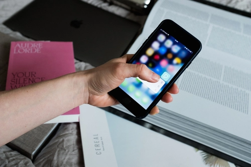 How to Text Likea ManNot Every Other Guy