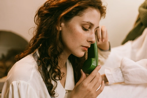 Signs She Misses You but Is Too Proud to Admit It 3 Subtle Clues You're Probably Missing