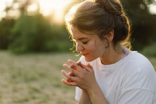 How to Stay Consistent with Prayer Daily When Life Is Loud
