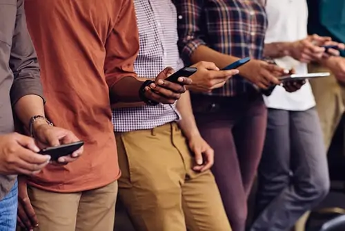 Social Cue Definition: How to Read the Room Without Missing a Beat