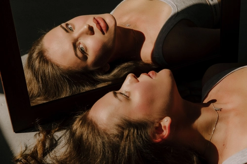 Signs Someone Is Hiding Something From You What to Watch For and How to Handle It